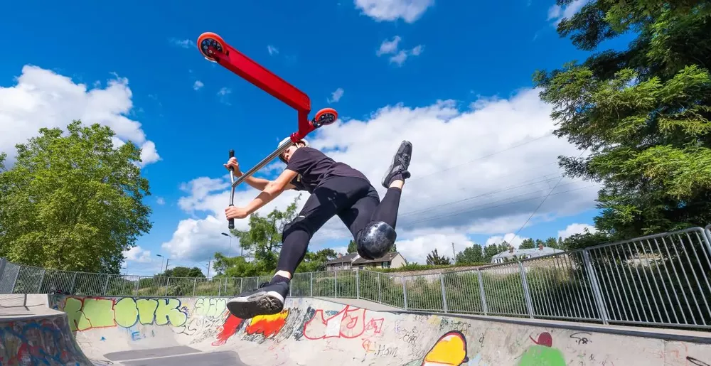 Skok do freestyle? Jak vybrat koloběžku a začít s triky