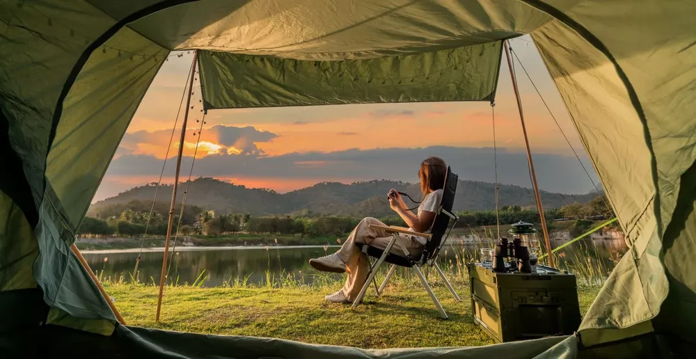 Kempování v kapse: Co si sbalit pro pohodu v divočině