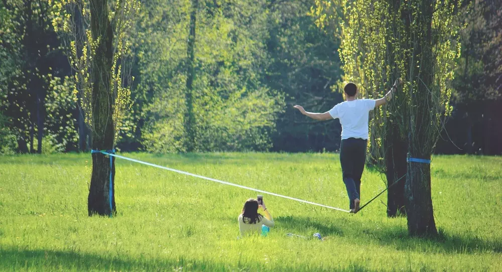 Hbitý jako samuraj, ohebný jako kočka. Slackline vás probudí!