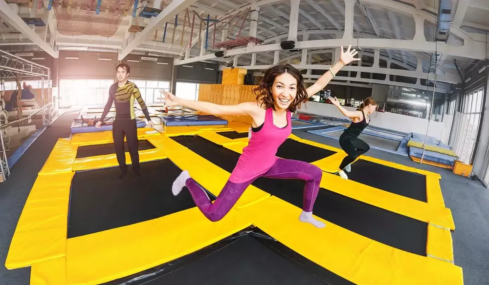 Vyskočte si! Cvičení na trampolíně je pro každého