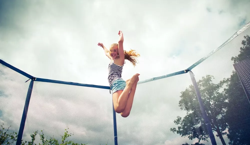 Vyskočte z nudy! Co musí mít každá dobrá trampolína?