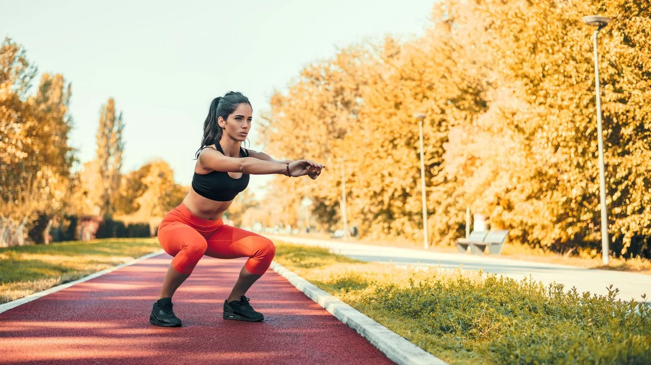 Dřepujete efektivně? 6 tipů, jak dřepy vykonávat správně