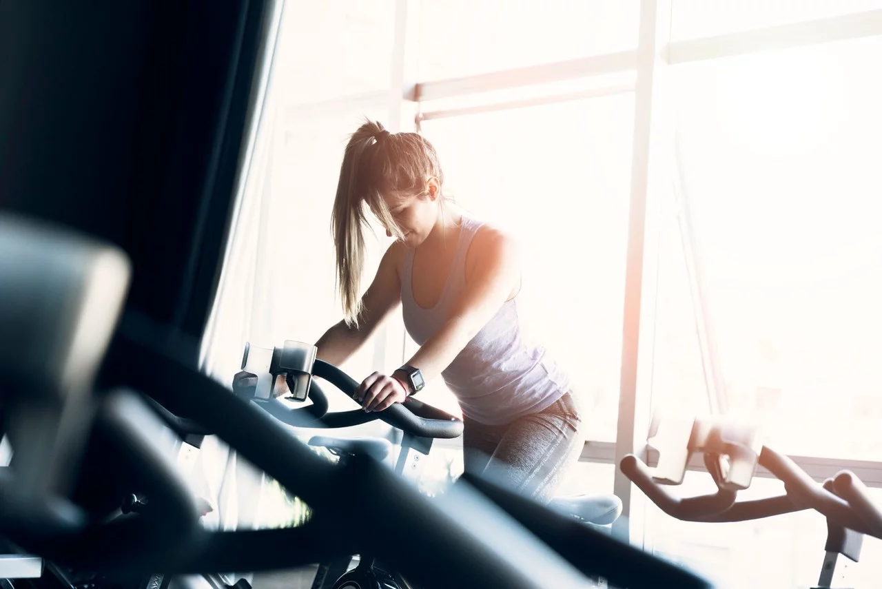 Rozdíly mezi cyklotrenažérem a stacionárním kolem