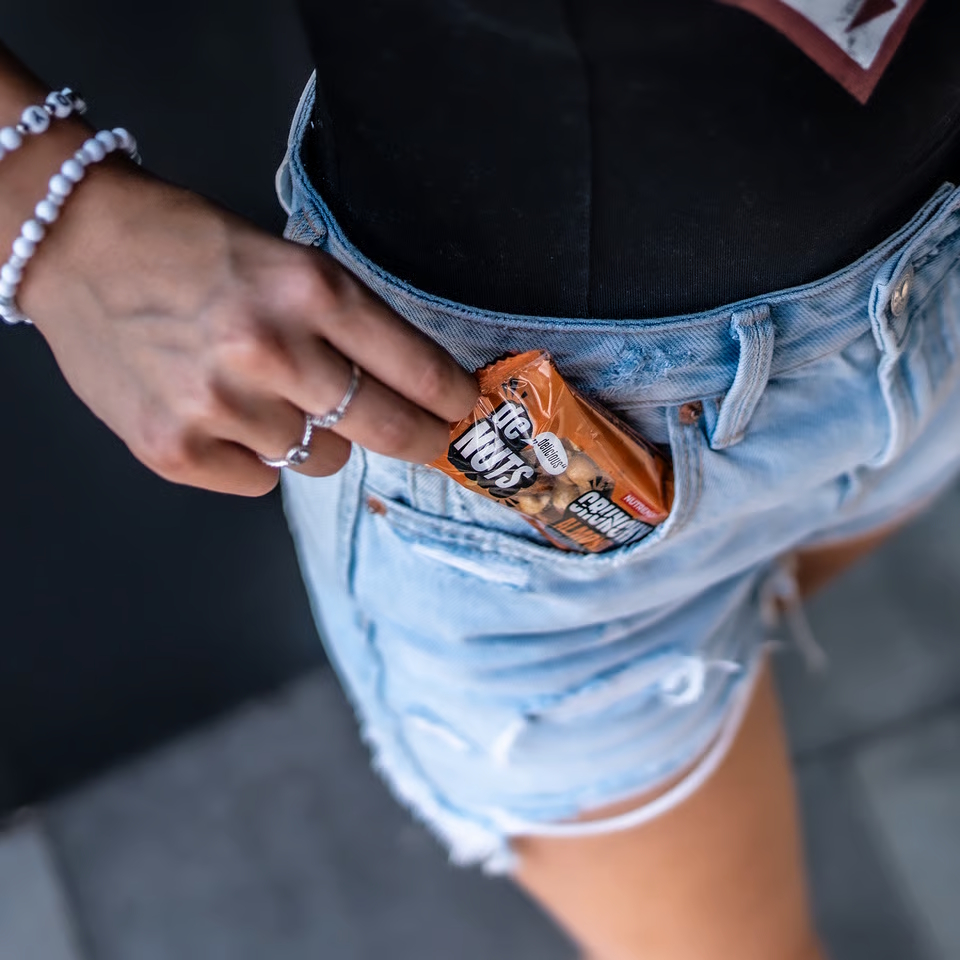 Tyčinka Nutrend DeNuts Crunchy 40g slané arašídy v hořké čokoládě - Obrázek 5