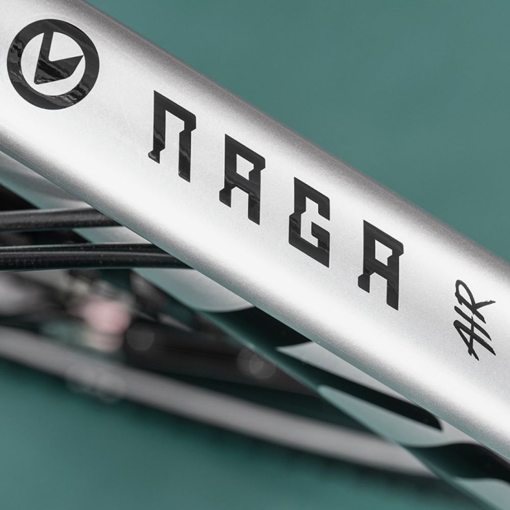 Juniorské kolo KELLYS NAGA AIR 50 24" 10.0 11" (120-140 cm) Silver (obrázek 3)