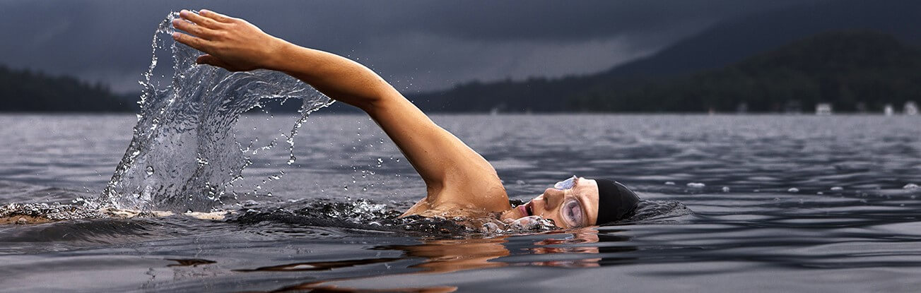 A vadvízi úszás 7 jótékony hatása a szervezetünkre