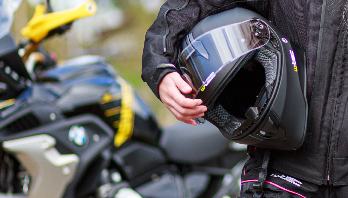 Motorkářské helmy