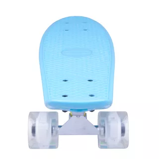 Das Pennyboard WORKER Sturgy 22" mit den leuchtenden Rädern