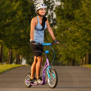 Der Fahrrad-Schutzhelm WORKER Astong