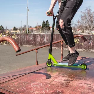 Freestyle koloběžka inSPORTline Mantis