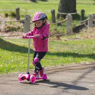 Children’s Tri Scooter WORKER Lucerino with Light-Up Wheels - Green