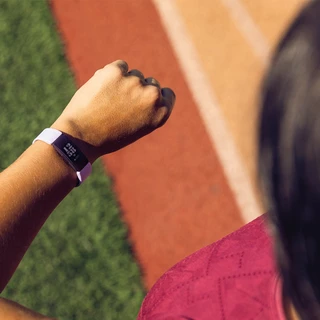 Fitness náramok Fitbit Inspire HR Lilac