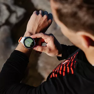 Sportovní hodinky POLAR Vantage V3 bílo-oranžová - rozbaleno