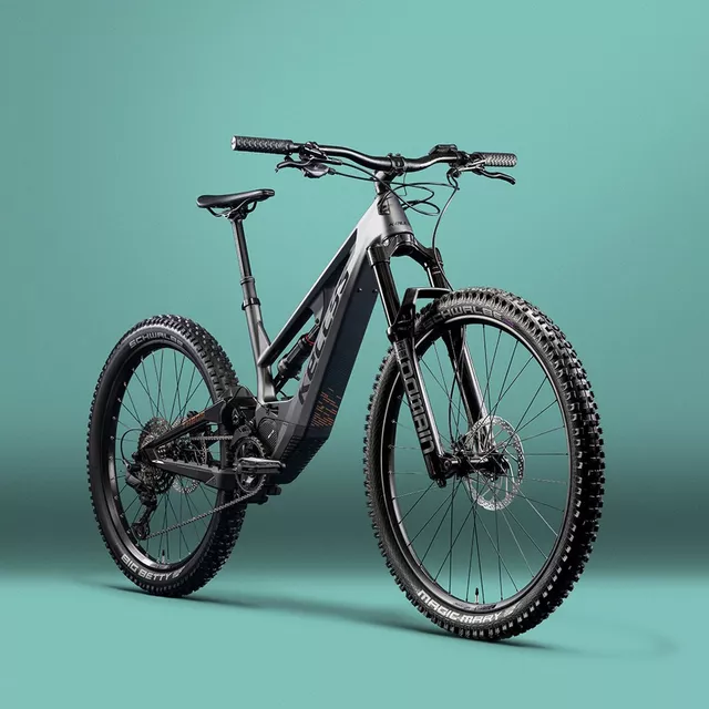 Celoodpružené elektrokolo KELLYS THEOS F60 SH 820Wh 29"/27,5" - model 2025