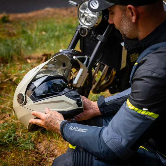 Výklopná enduro přilba W-TEC Biscaia P/J