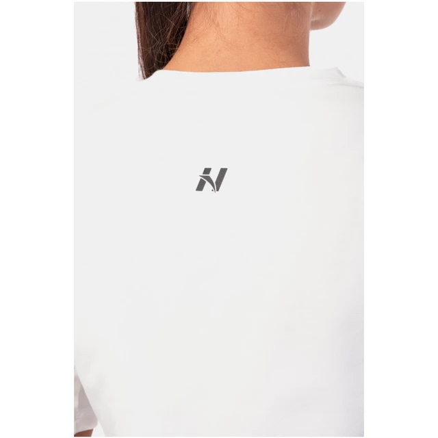 Women’s Flowy Crop Top Nebbia Minimalist Logo 600