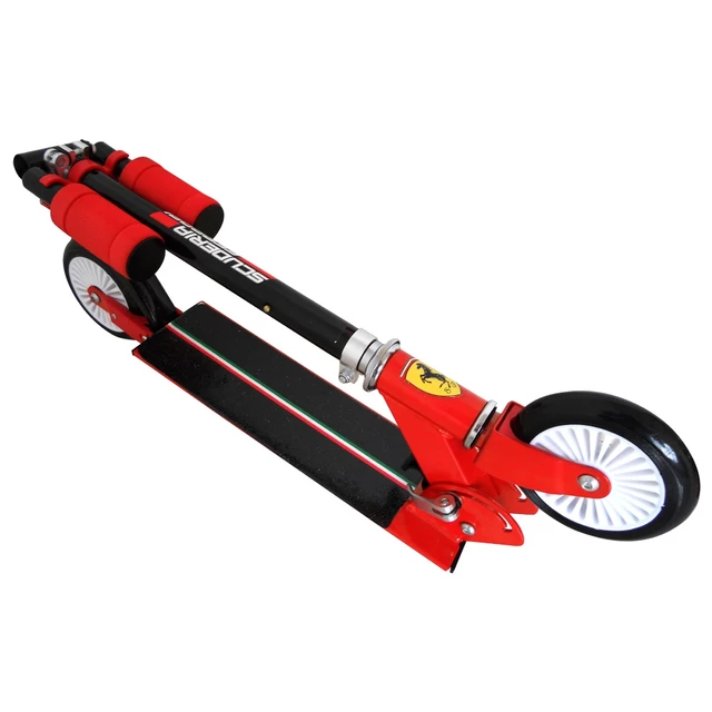 Dětská koloběžka Ferrari
