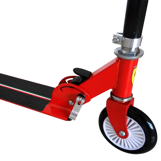 Dětská koloběžka Ferrari