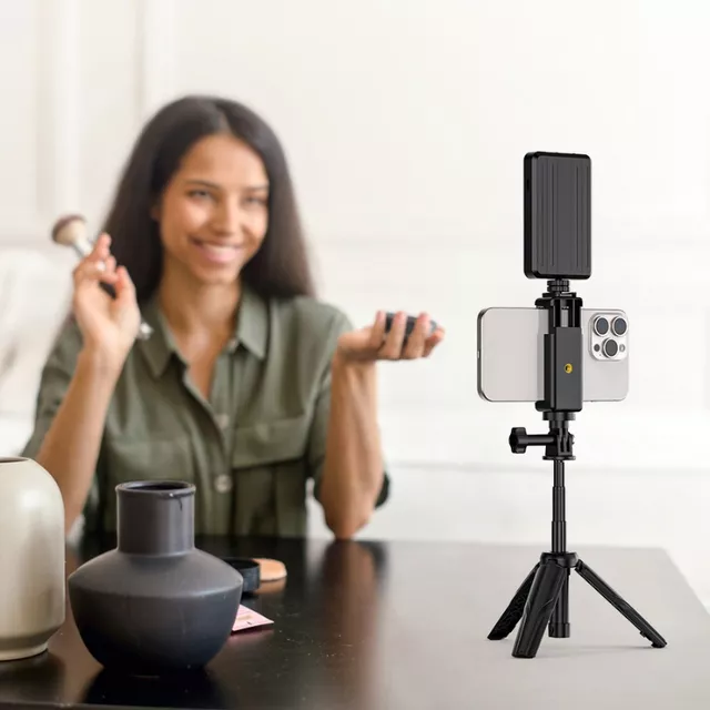 Mini výsuvný stativ Apexel s LED světlem a adaptérem pro akční kameru