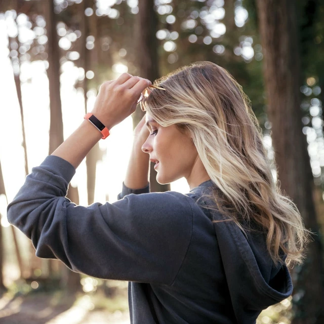 Fitness náramek Fitbit Alta HR Coral