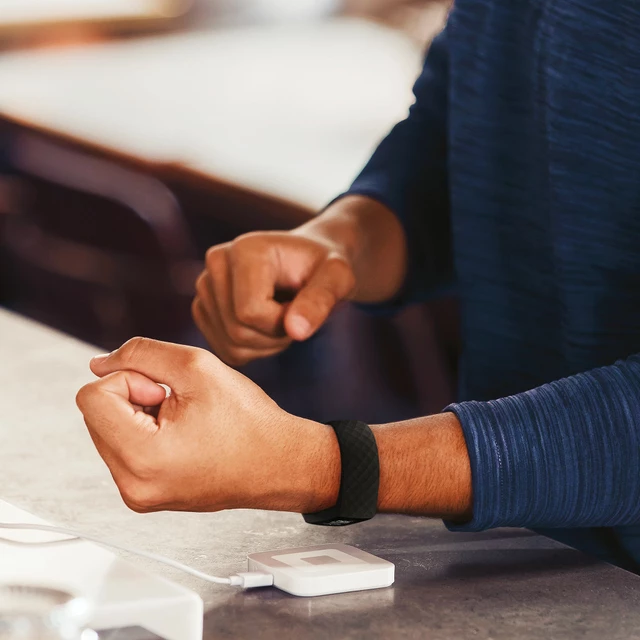 Okoskarkötő Fitbit Charge 4 Fekete/Fekete