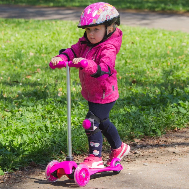 Children’s Tri Scooter WORKER Lucerino with Light-Up Wheels - Green