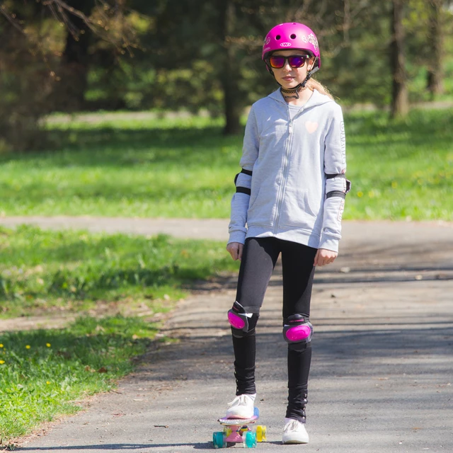 Deskorolka typu Fiszka marki WORKER Mirra 100 22" LED ze świecącymi kółkami