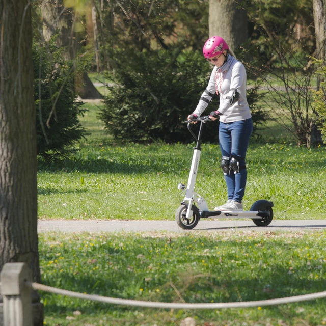 Elektrická kolobežka inSPORTline Saturian - 2. akosť