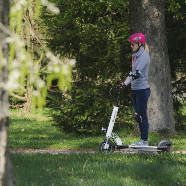 Elektrická kolobežka inSPORTline Saturian - 2. akosť