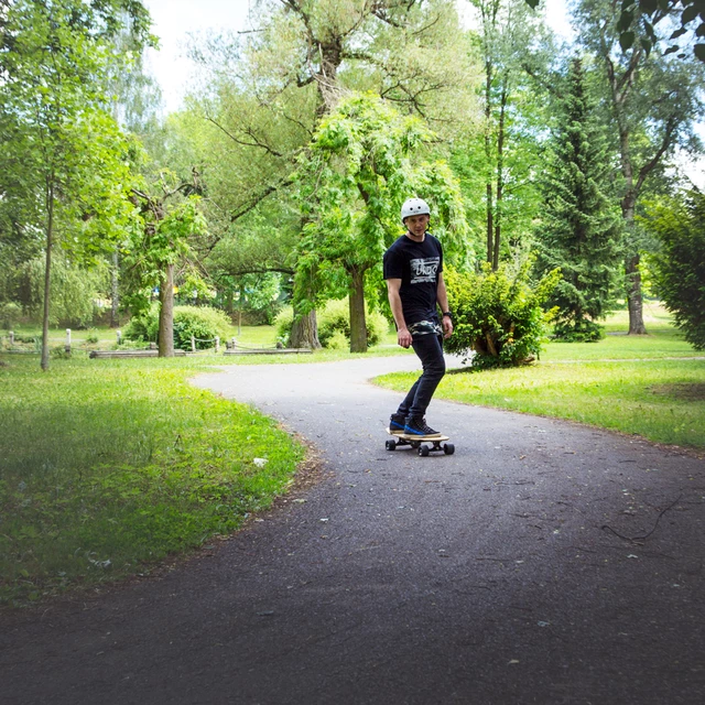 Elektrický longboard Skatey 400 čierno-oranžový