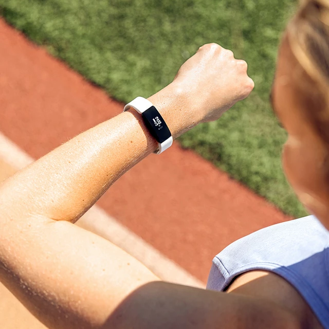 Fitbit HR Inspire okoskarkötő  fehér/fekete