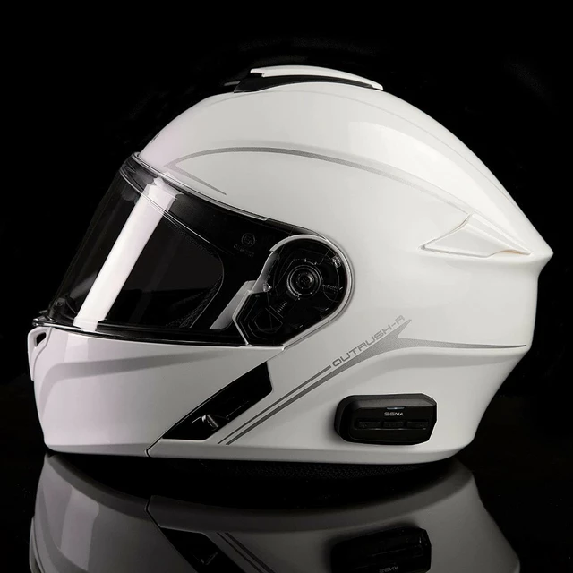 Sena outrush helmet clearance