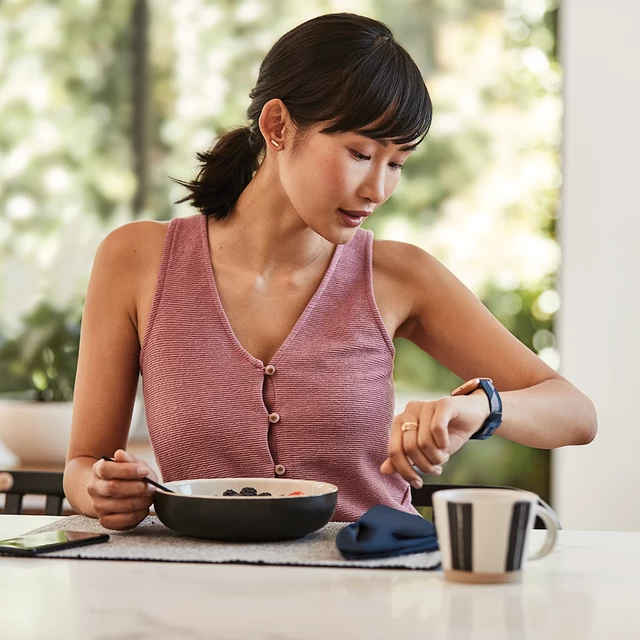 Inteligentné hodinky Fitbit Versa 2 Special Edition Navy & Pink Woven