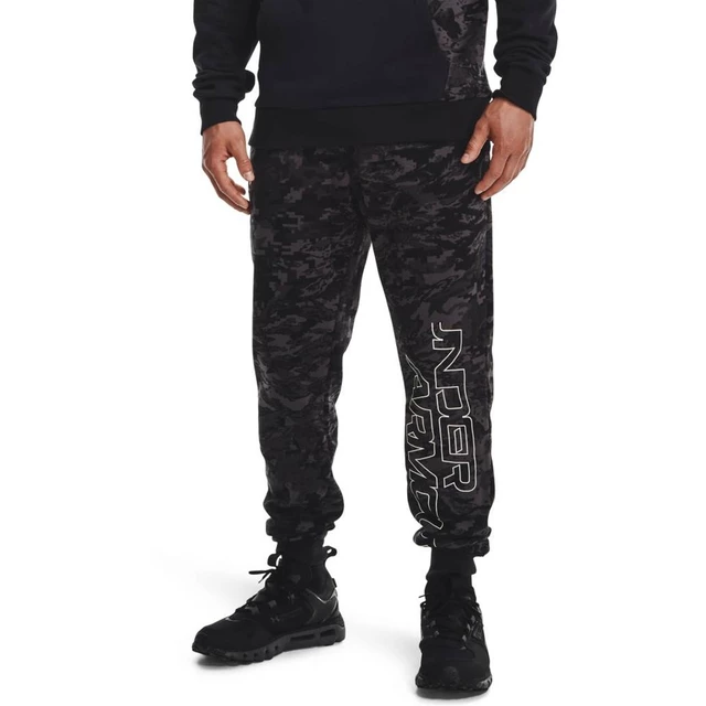 Pánské tepláky Under Armour Rival FLC Camo Script JGR - Concrete