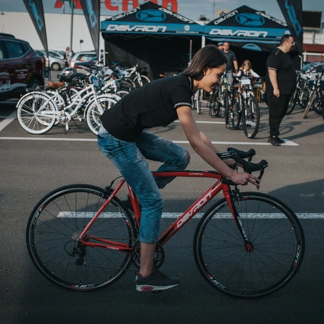 Straßenfahrrad Devron Urbio R6.8 - Modell 2016 - Teuflisches Rot