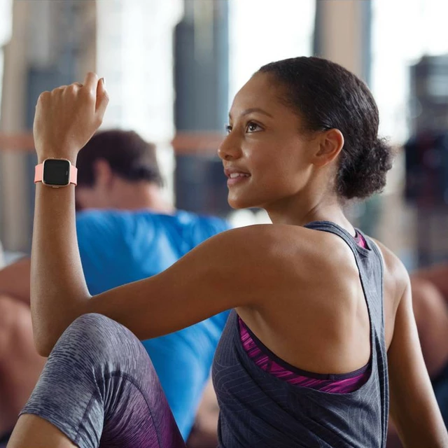 Inteligentné hodinky Fitbit Versa Peach/Rose Gold Aluminum