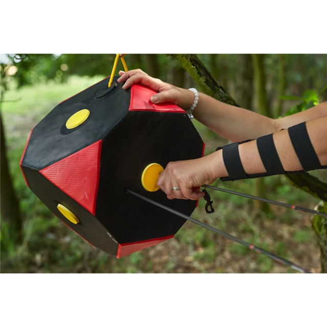 Hanging Cube Archery Target Yate Cube Polimix 30 x 30 x 30 cm black-red