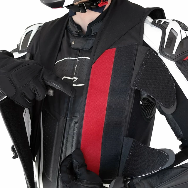 Závodní airbagová vesta Helite GP Air, mechanická s trhačkou