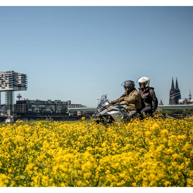 Moto přilba SENA Outstar s integrovaným headsetem