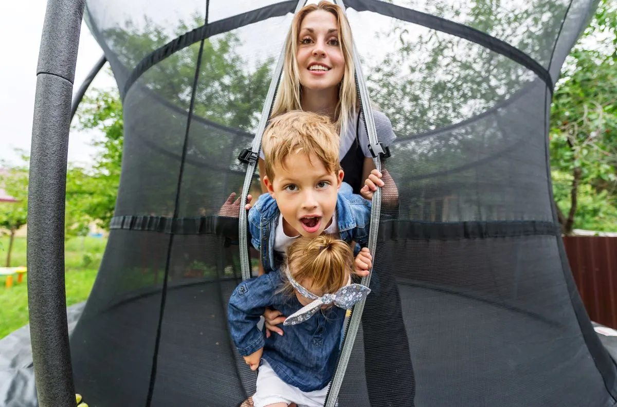 Trampolína nabízí aktivní zábavu pro celou rodinu