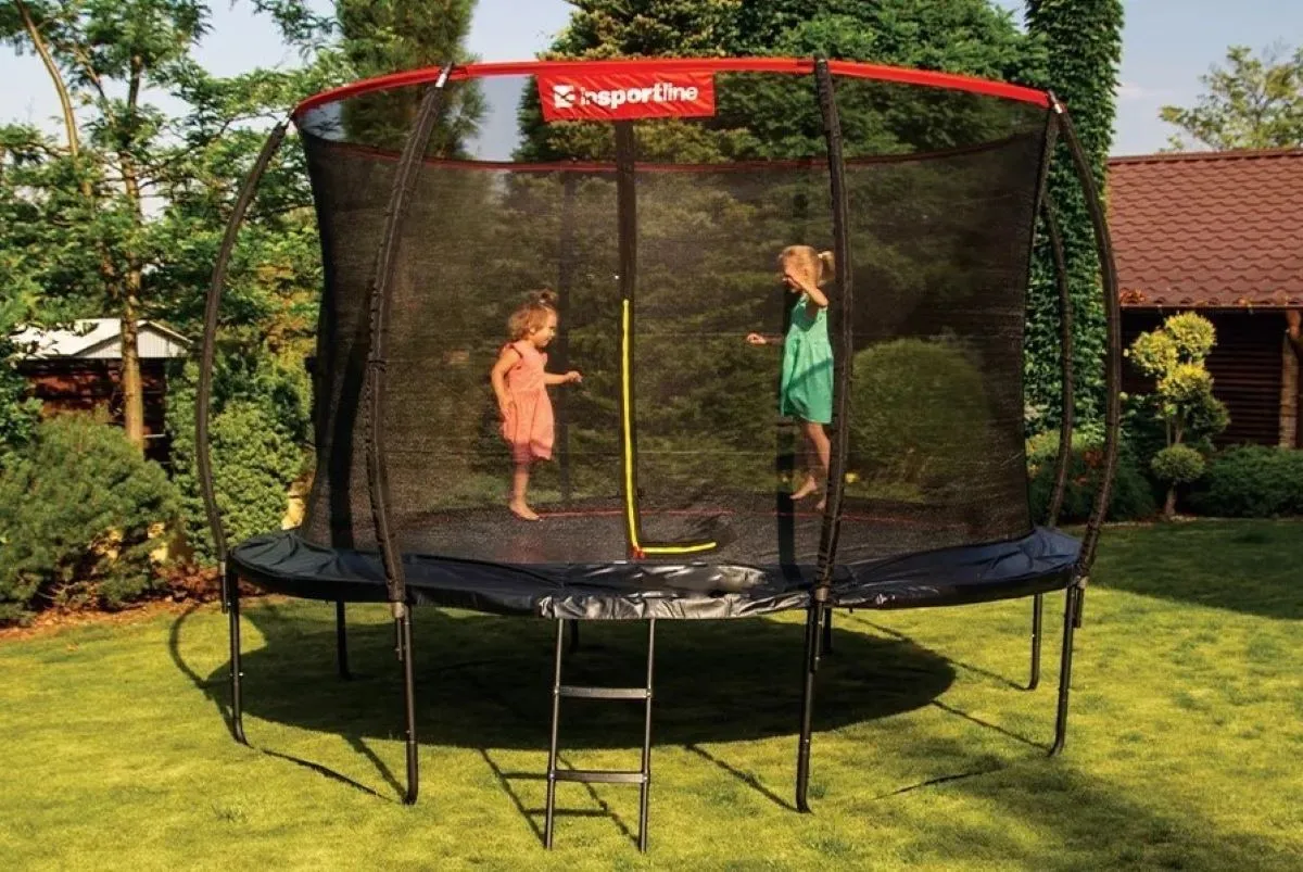InSPORTline trampolínové sety na zahradu mají všechny bezpečnostní prvky.