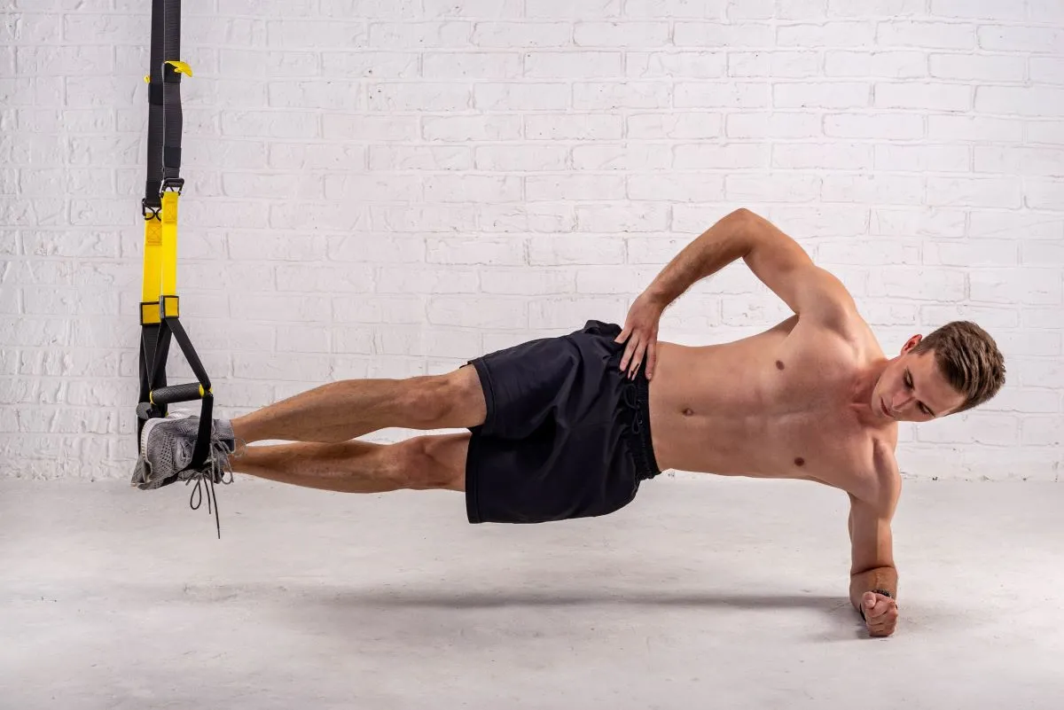 Závěsný systém multitrainer nabízí účinnou pomoc při bolestech zad.