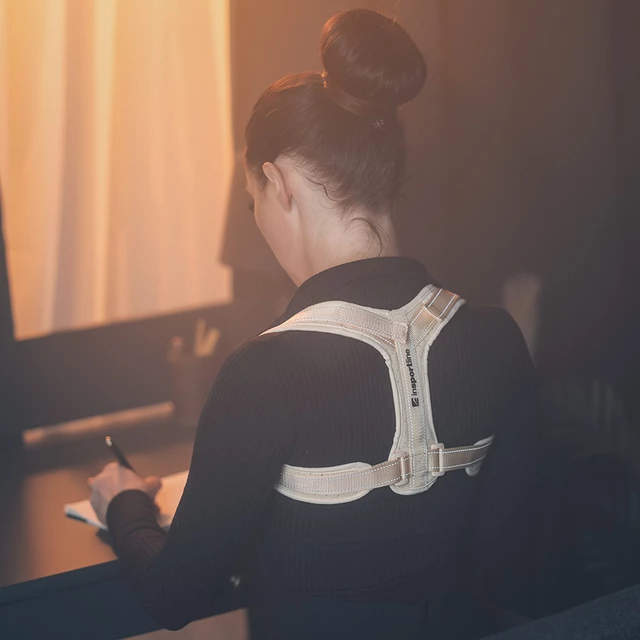 Korektor držení těla udrží páteř zpříma.